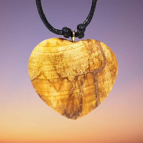 Collar con Corazón de Palo Santo