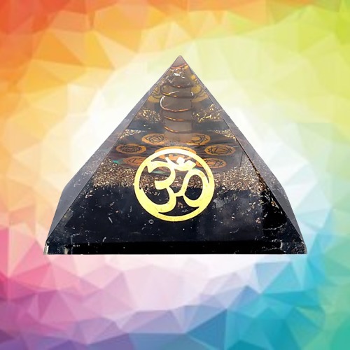 Pirámide de Orgonita con Turmalina Negra y Símbolos de los Chakras y Om